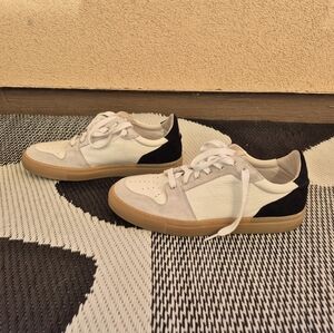 Ami Paris Designer Low Top Sneakers